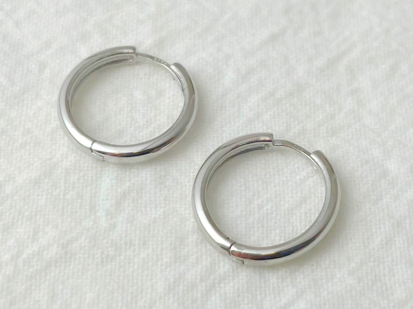 14K White Gold Large Huggie Earrings