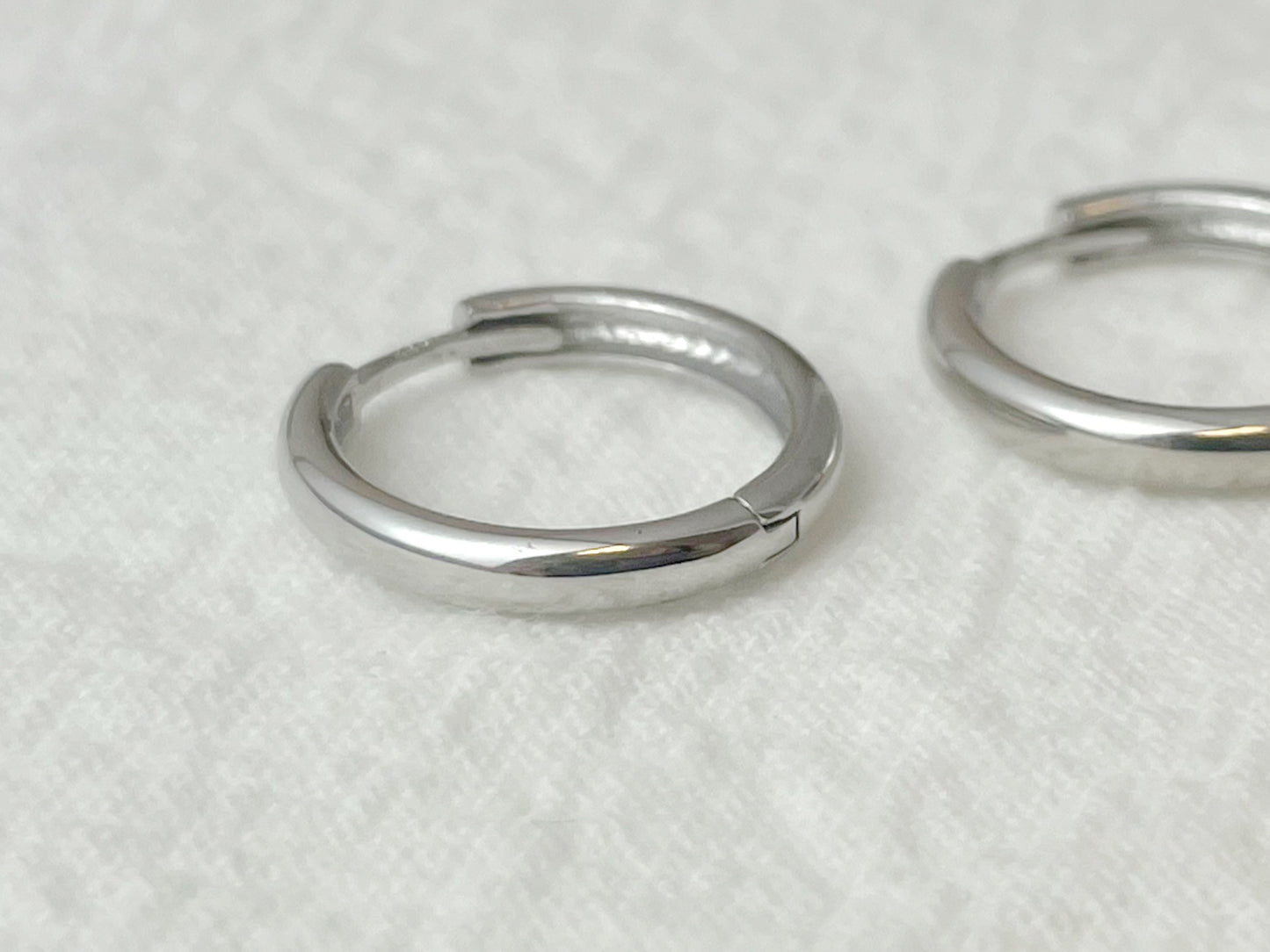 14K White Gold Large Huggie Earrings