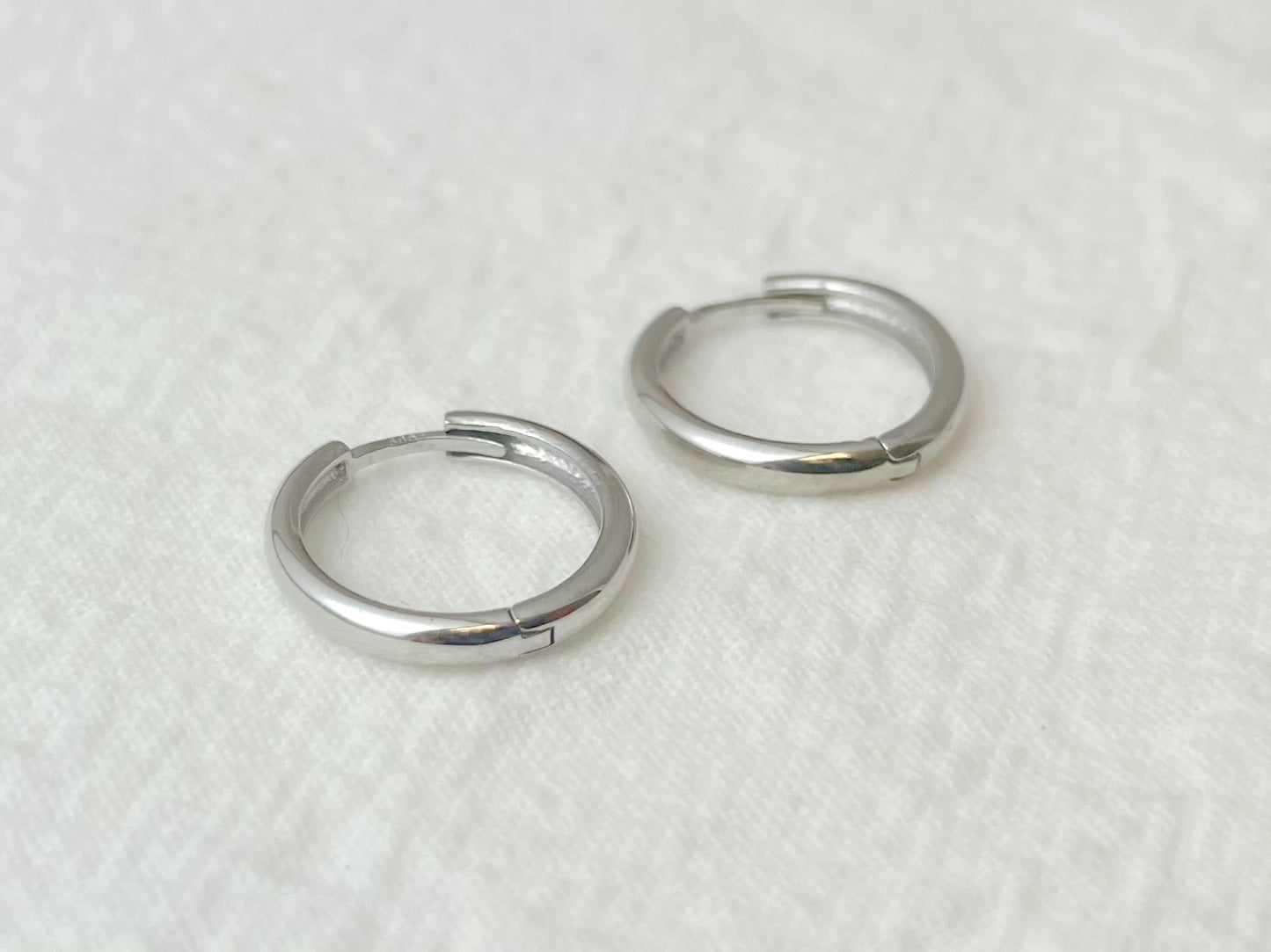 14K White Gold Large Huggie Earrings
