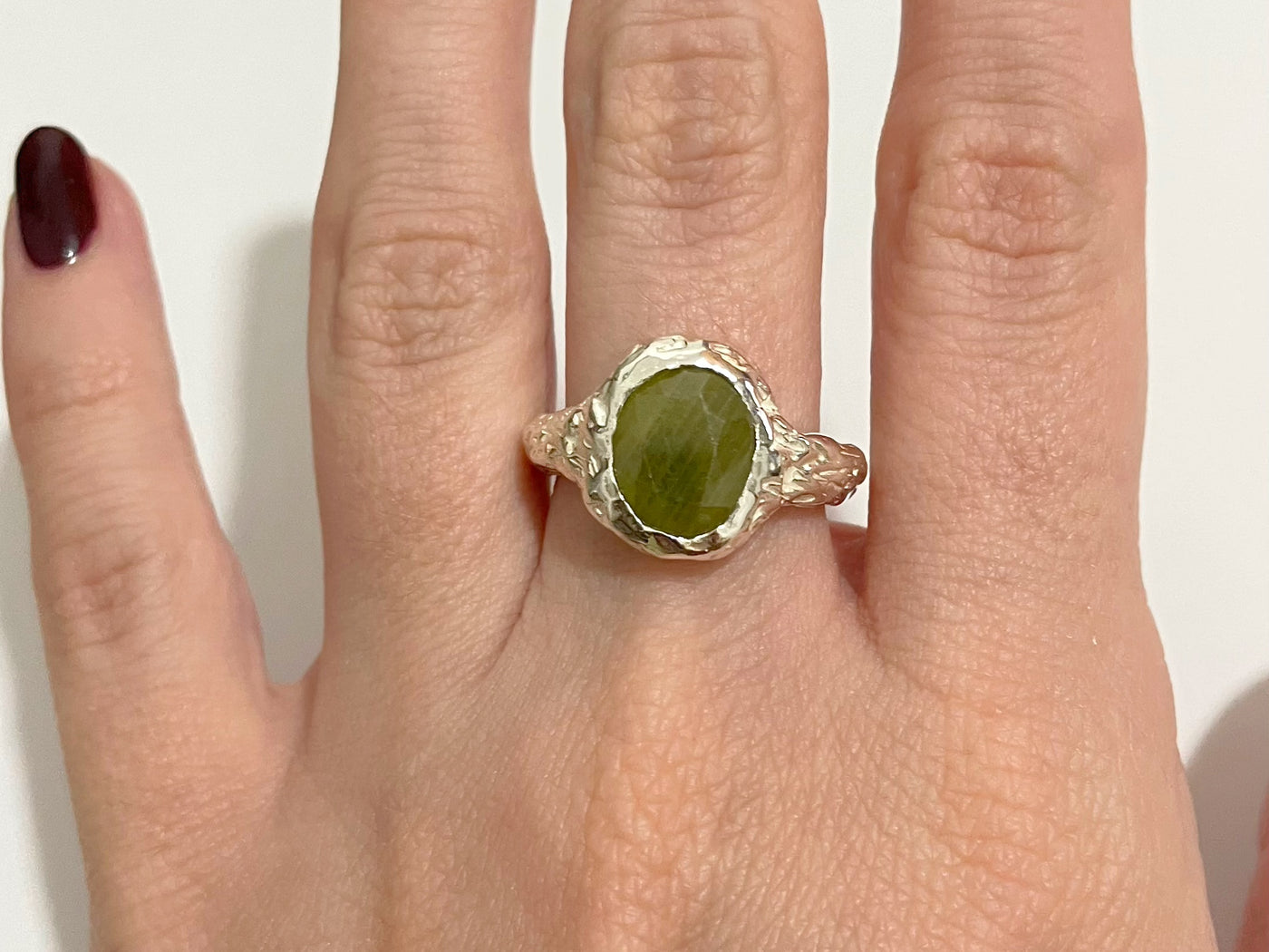 Forest Ember – Silver Green Sapphire Ring