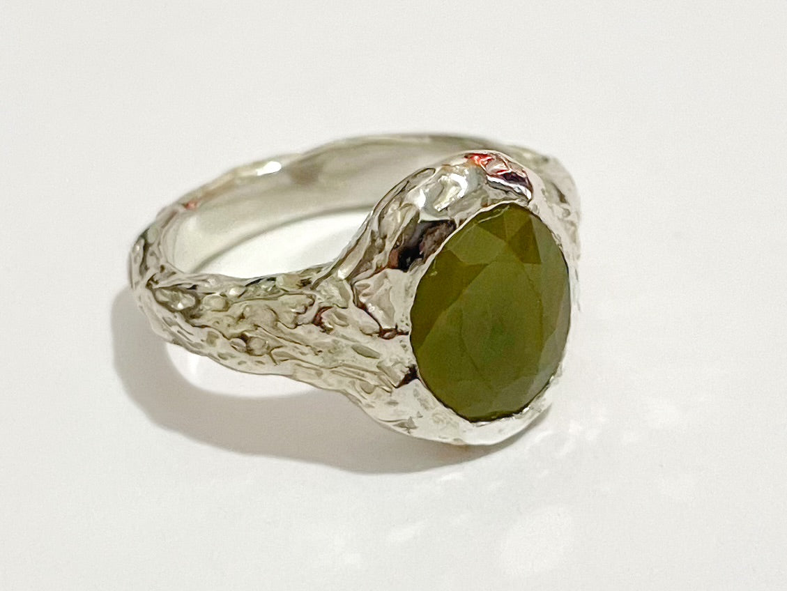 Forest Ember – Silver Green Sapphire Ring