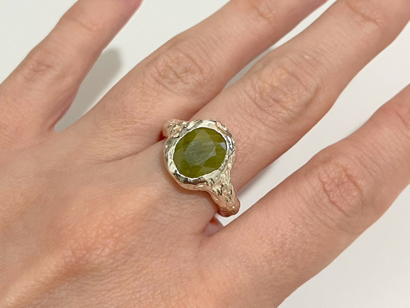 Forest Ember – Silver Green Sapphire Ring