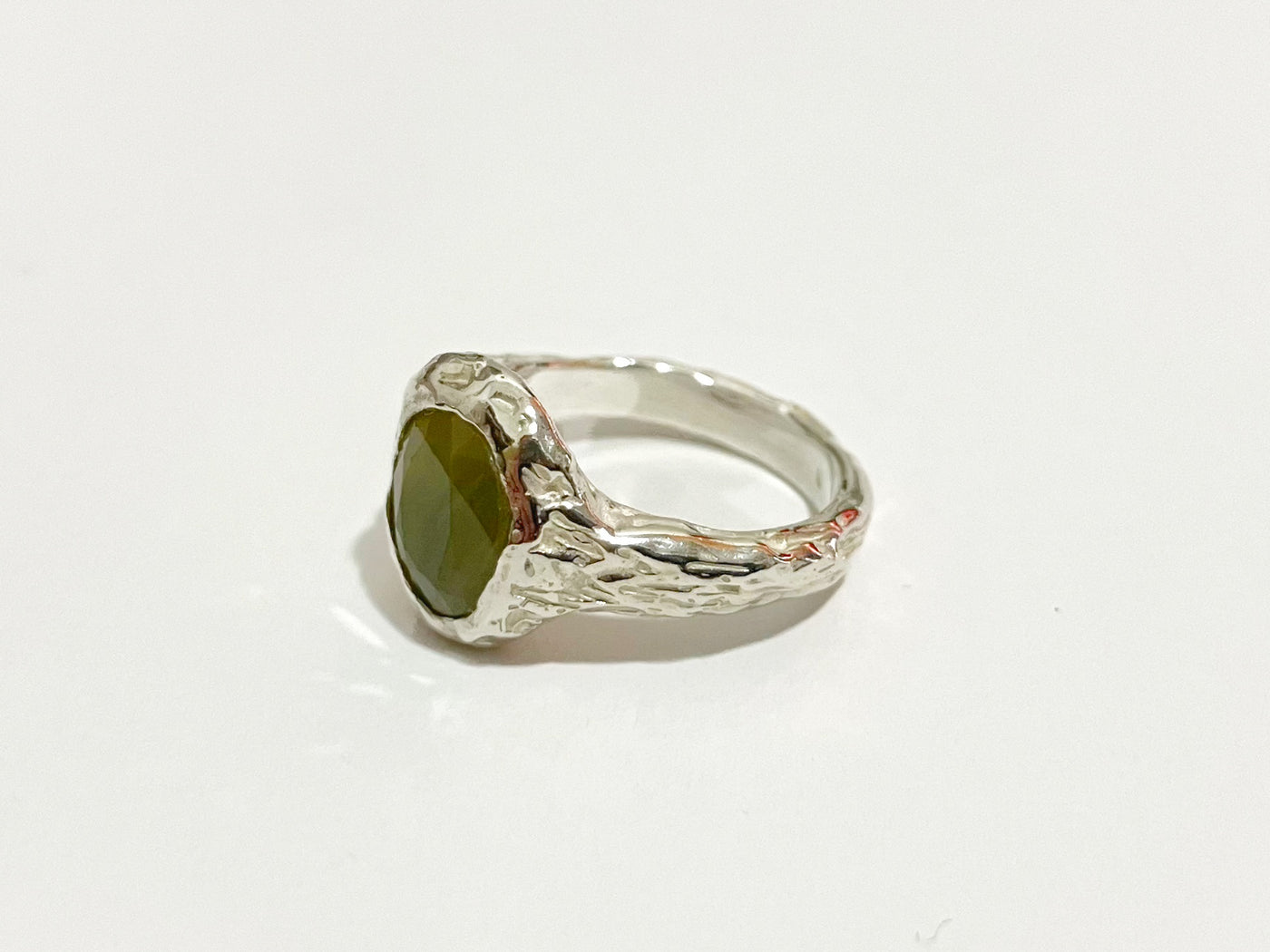 Forest Ember – Silver Green Sapphire Ring