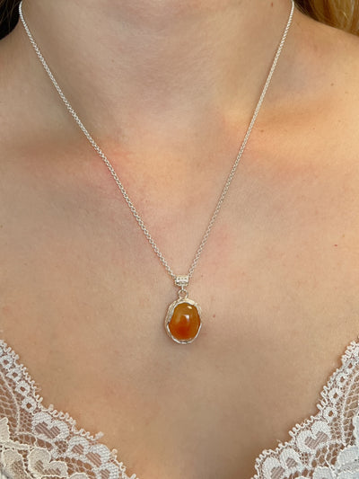 Solar Ember – Silver Carnelian Pendant