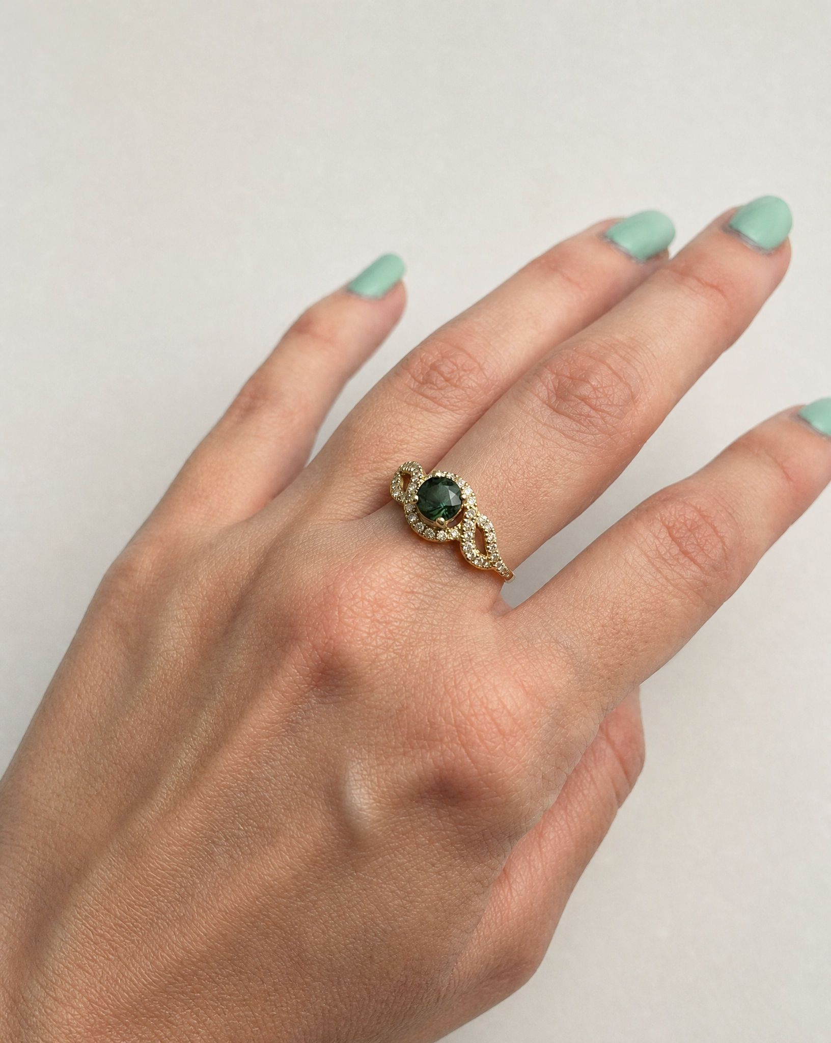 14K Gold Green Tourmaline Ring with Twisted Diamond Band - Size 6