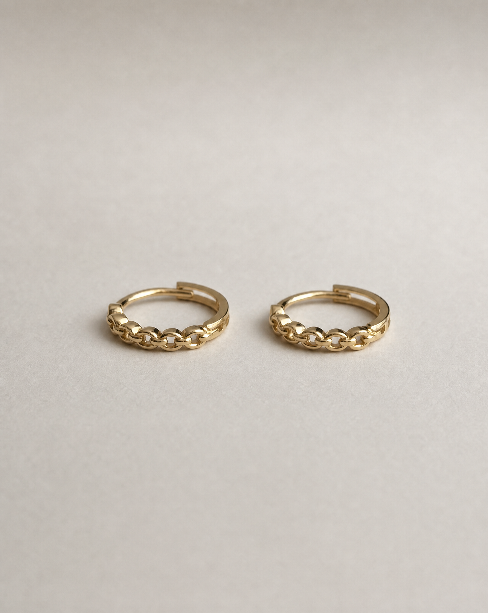 14k Gold Chain Texture Huggie Earrings