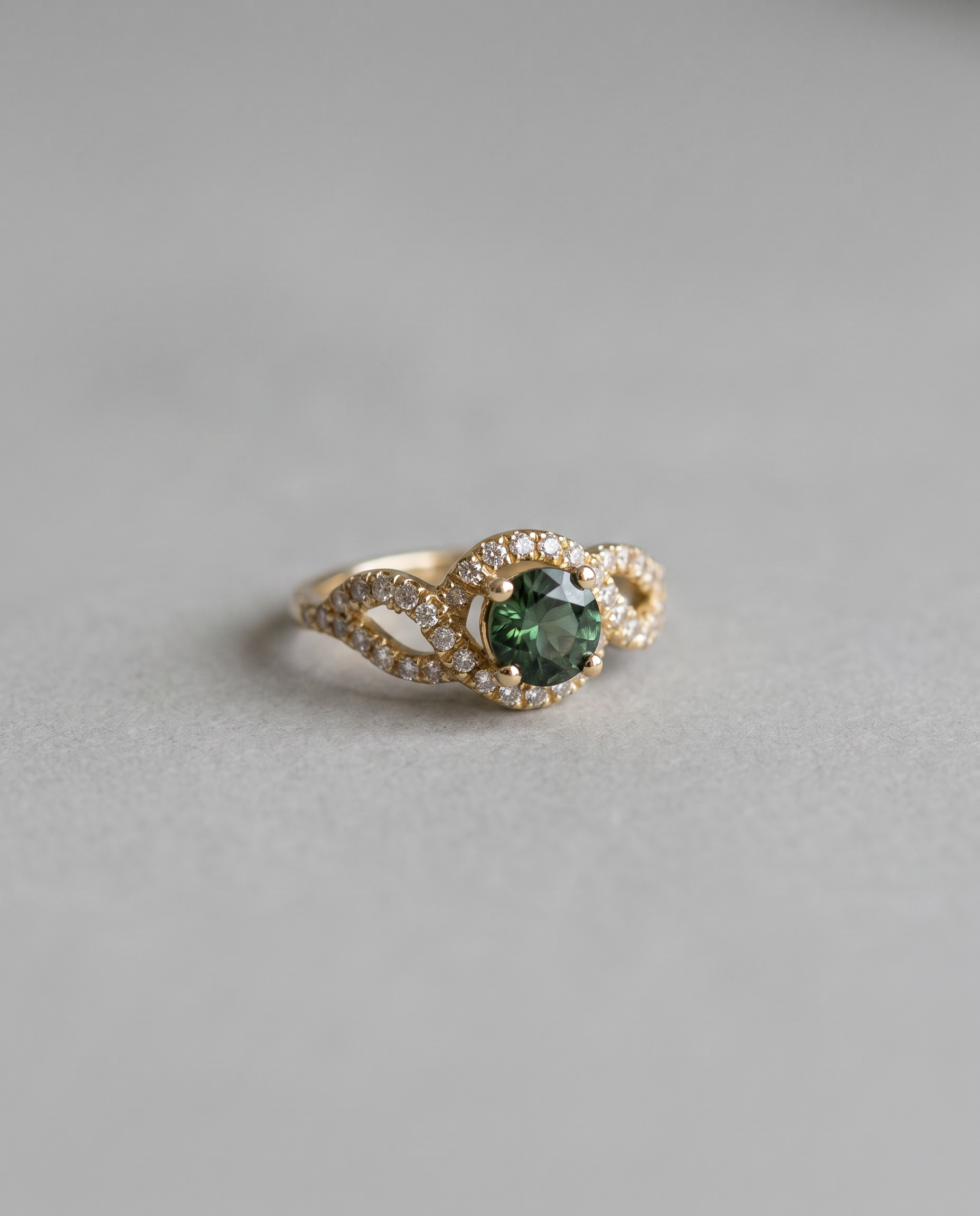 14K Gold Green Tourmaline Ring with Twisted Diamond Band - Size 6