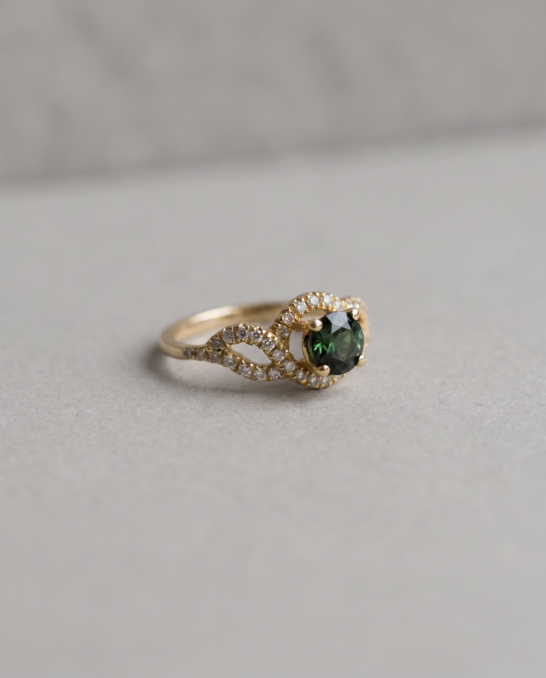 14K Gold Green Tourmaline Ring with Twisted Diamond Band - Size 6