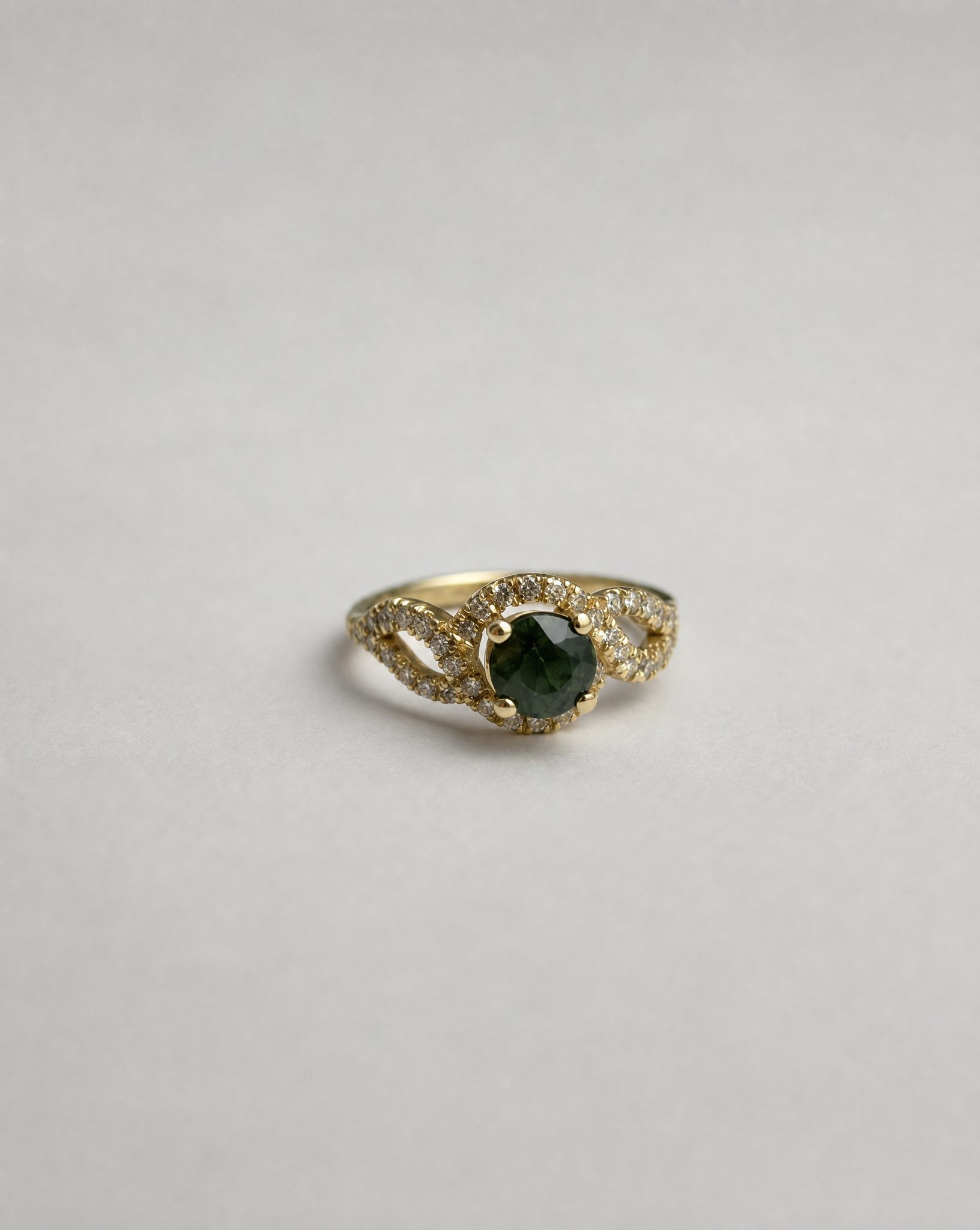 14K Gold Green Tourmaline Ring with Twisted Diamond Band - Size 6
