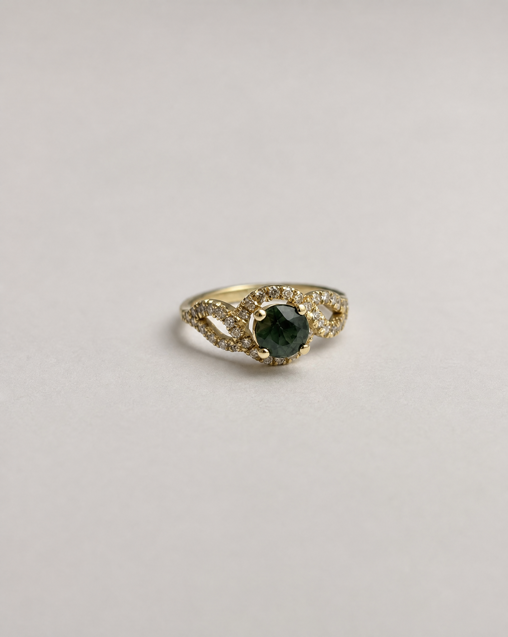 14K Gold Green Tourmaline Ring with Twisted Diamond Band - Size 6
