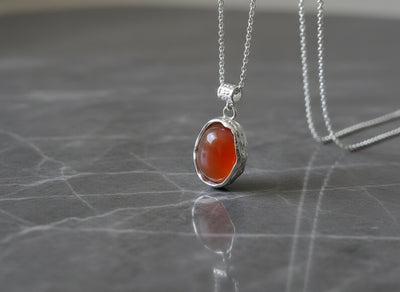 Solar Ember – Silver Carnelian Pendant