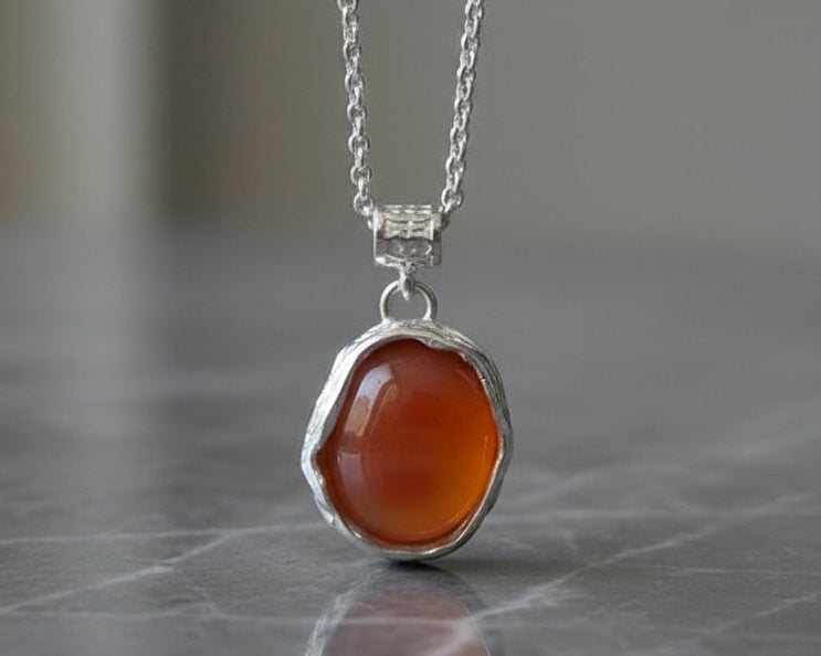 Solar Ember – Silver Carnelian Pendant