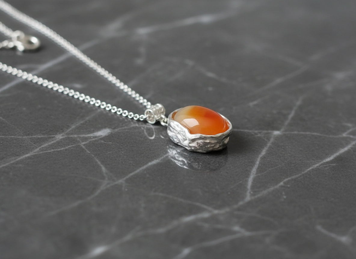 Solar Ember – Silver Carnelian Pendant