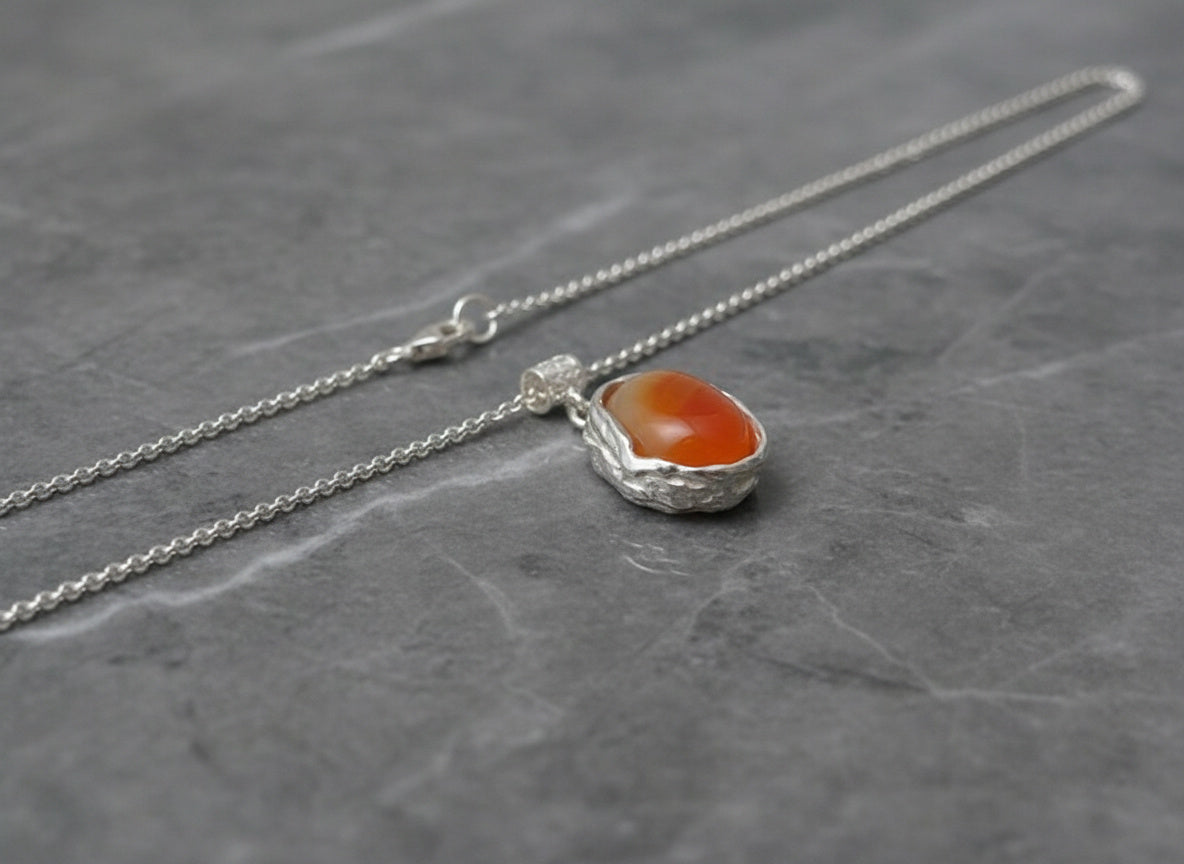 Solar Ember – Silver Carnelian Pendant