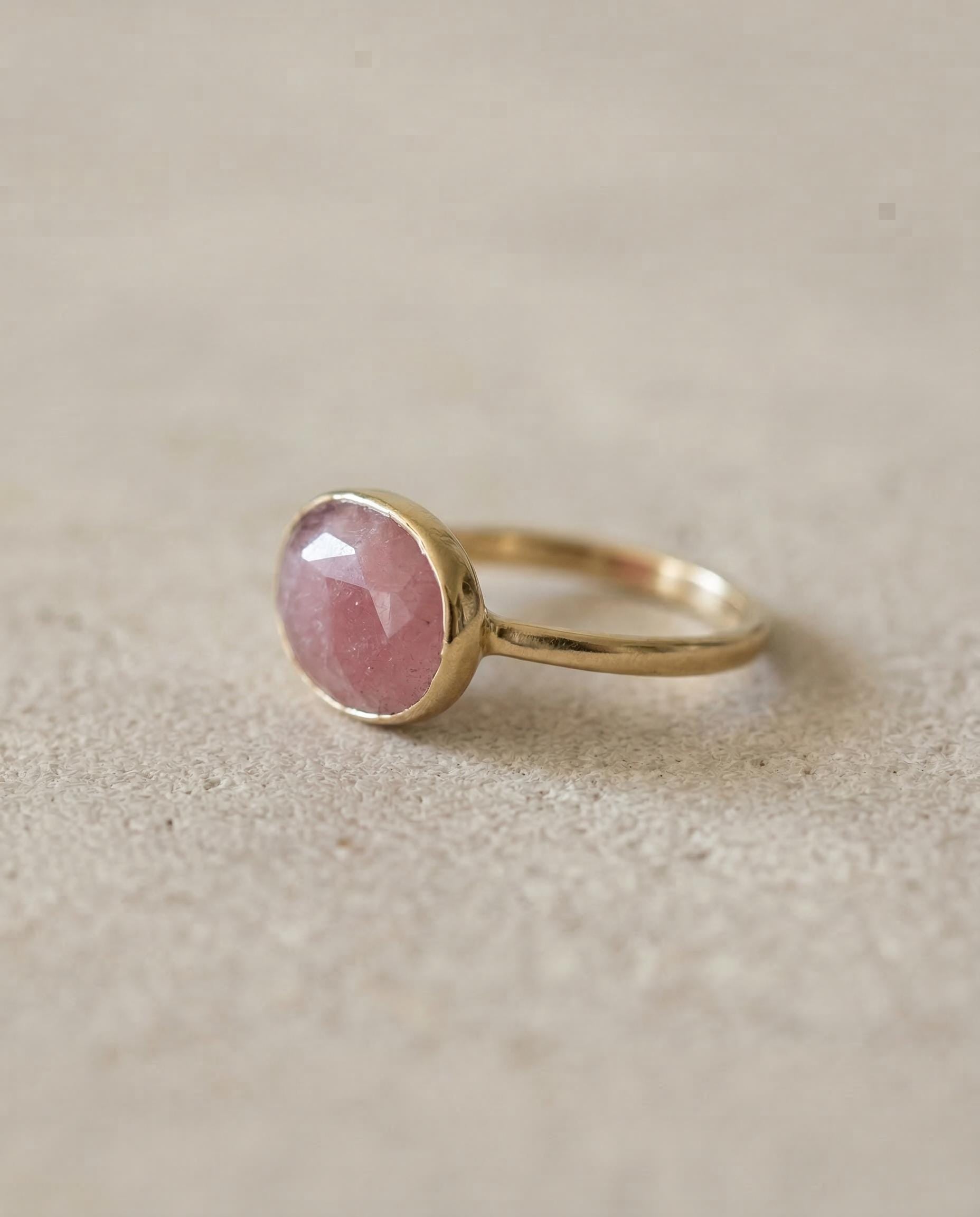 Émilie 14K Gold Pink Sapphire Ring