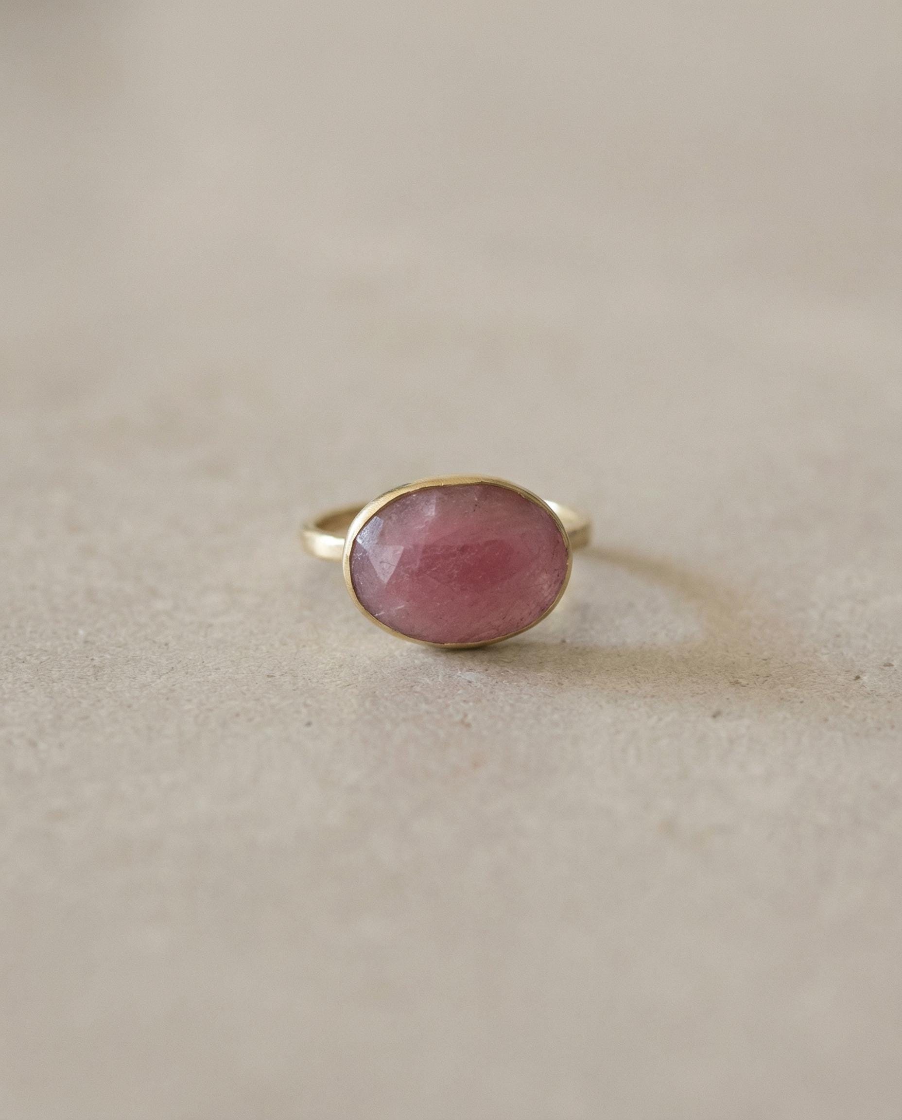 Émilie 14K Gold Pink Sapphire Ring
