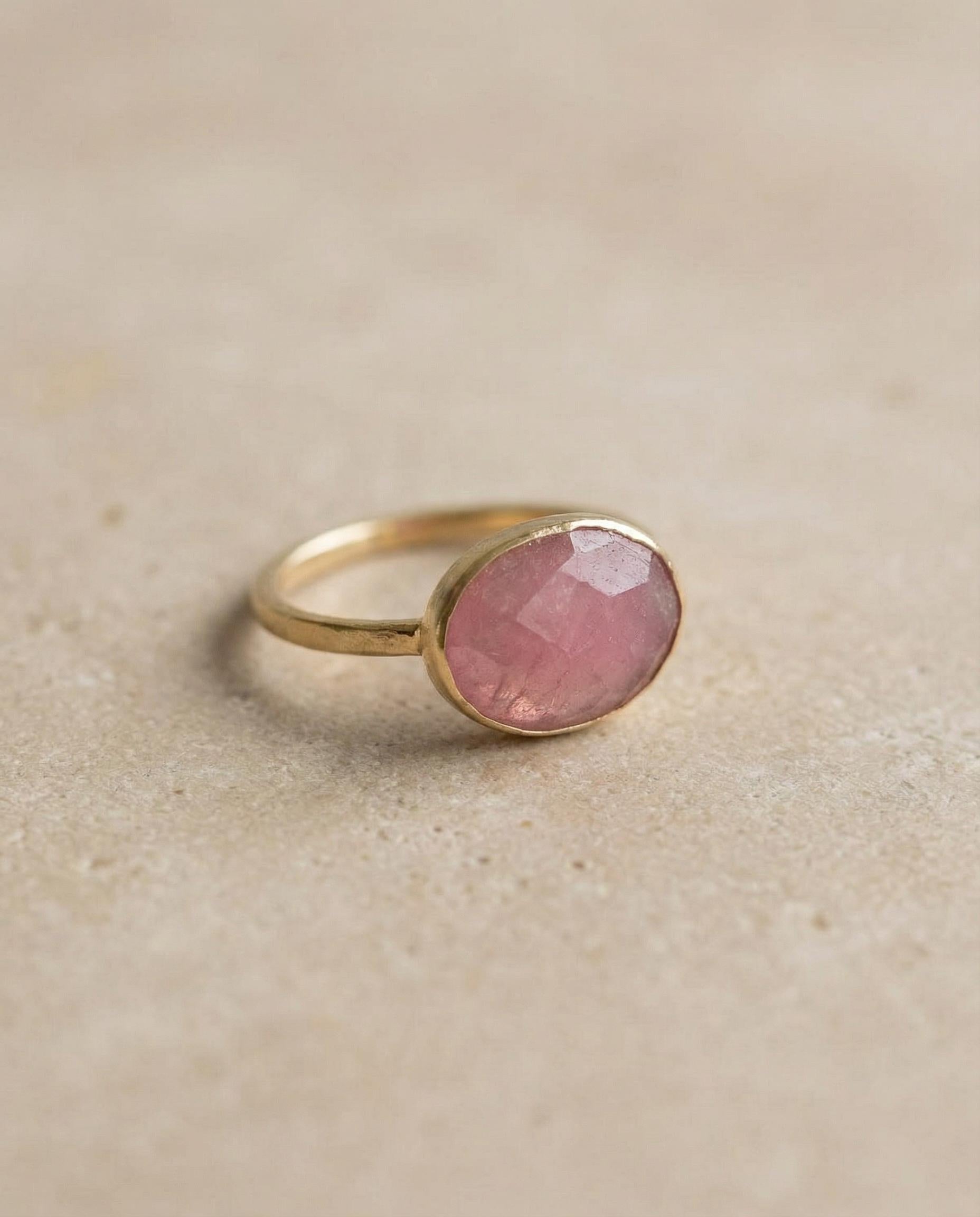 Émilie 14K Gold Pink Sapphire Ring